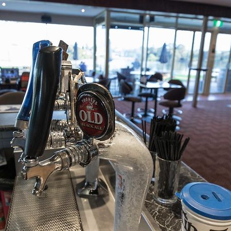 Moruya Waterfront Hotel Motel Bagian luar foto