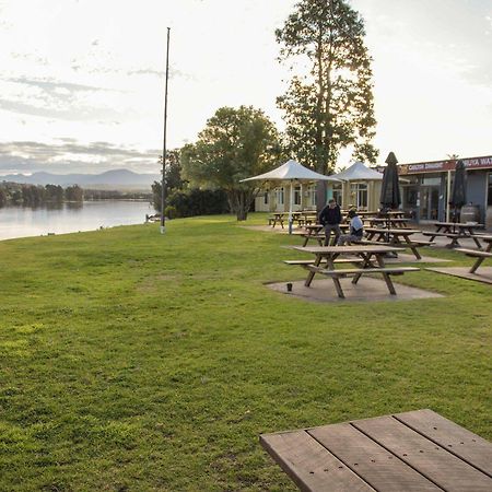 Moruya Waterfront Hotel Motel Bagian luar foto