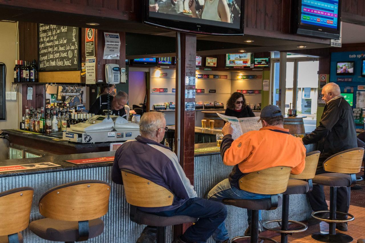 Moruya Waterfront Hotel Motel Bagian luar foto