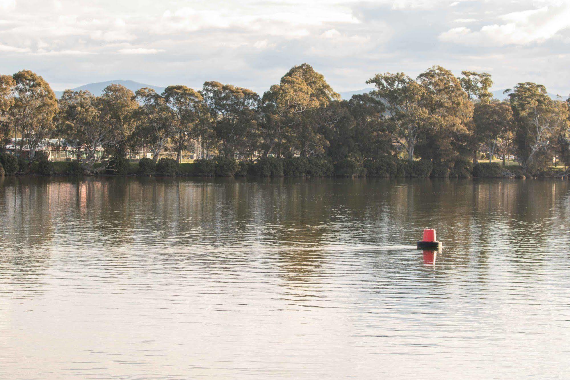 Moruya Waterfront Hotel Motel Bagian luar foto