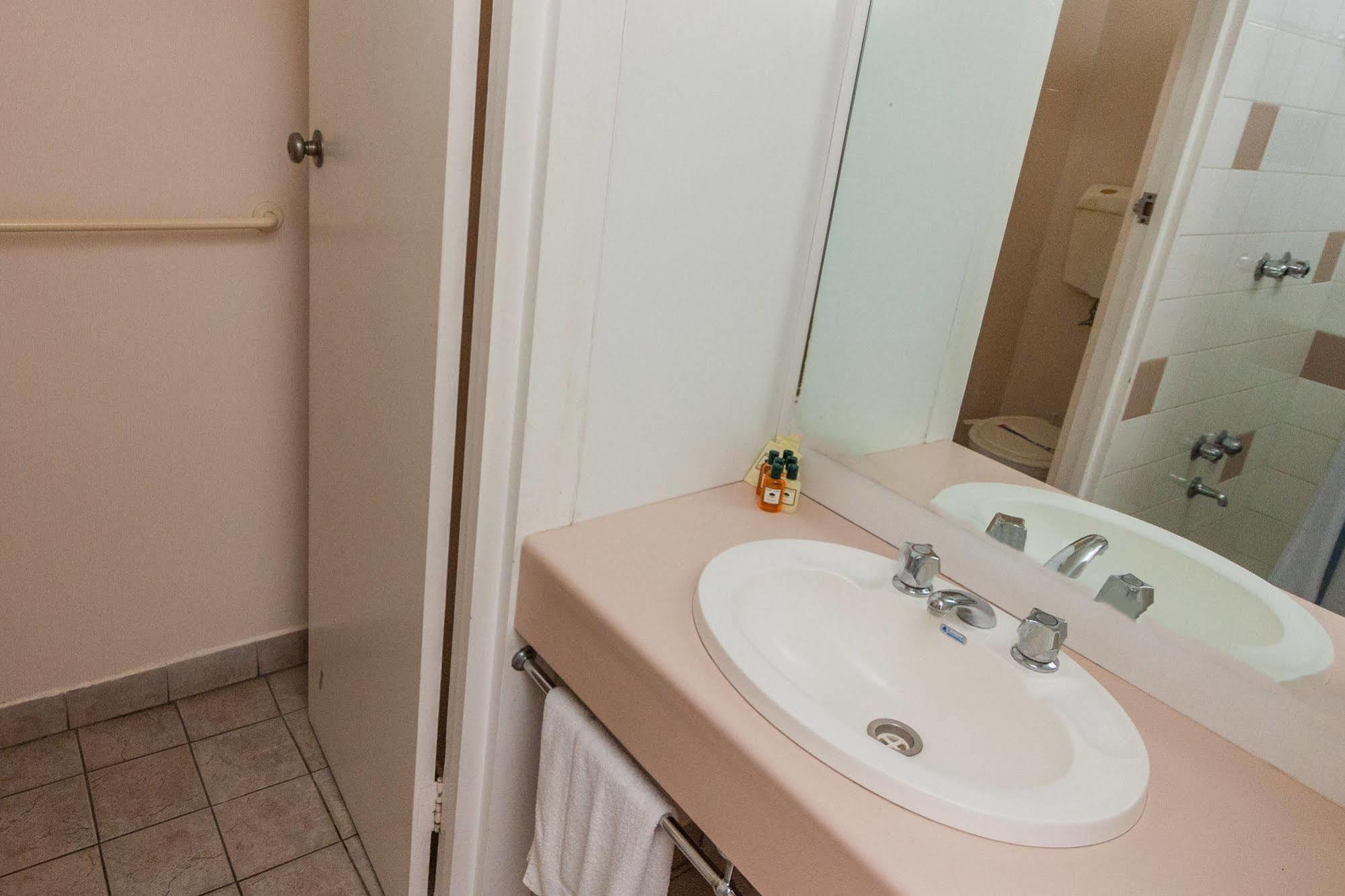 Moruya Waterfront Hotel Motel Bagian luar foto