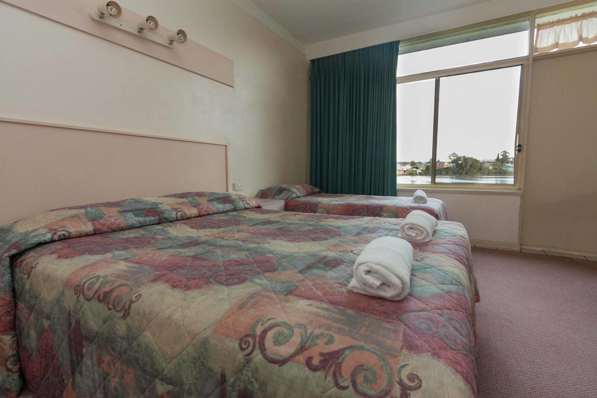 Moruya Waterfront Hotel Motel Bagian luar foto