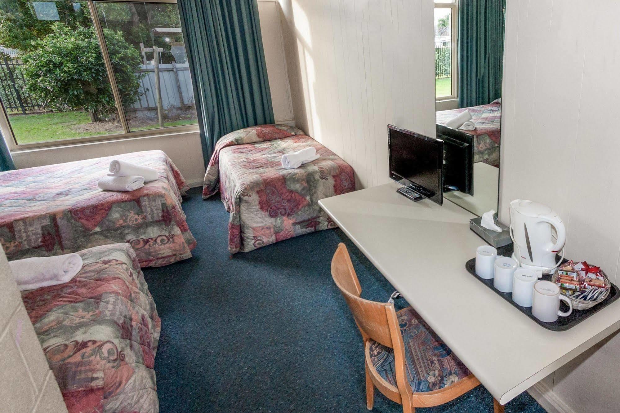 Moruya Waterfront Hotel Motel Bagian luar foto