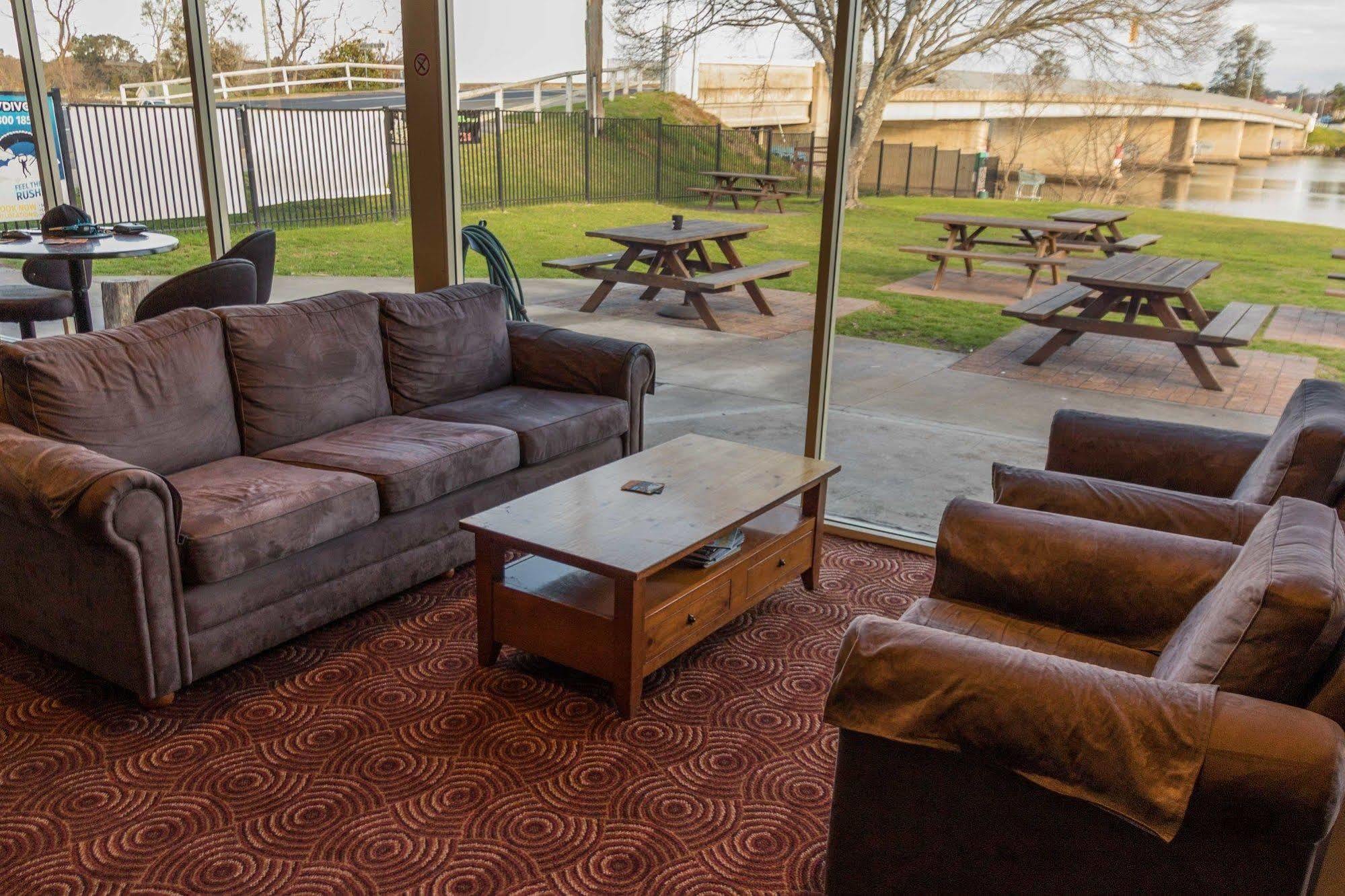 Moruya Waterfront Hotel Motel Bagian luar foto