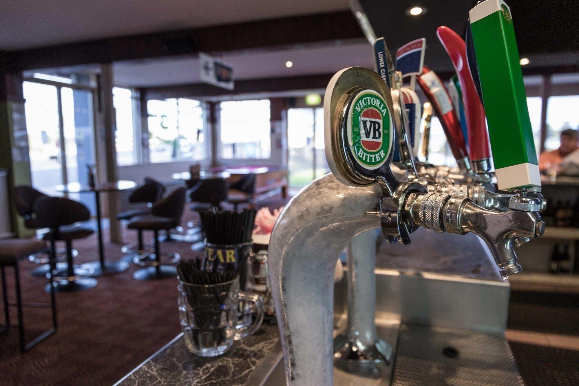 Moruya Waterfront Hotel Motel Bagian luar foto